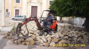 martello demolitore montato su miniescavatore